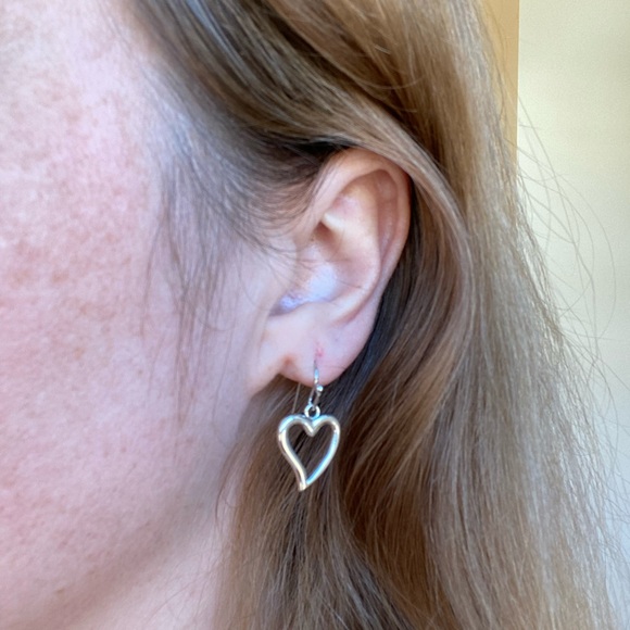 NEW!💙💎GORGEOUS HEART SHAPED EARRINGS!💎💙ADORABLE! FREE GIFTS & GIFT WRAP TOO! - Picture 6 of 10